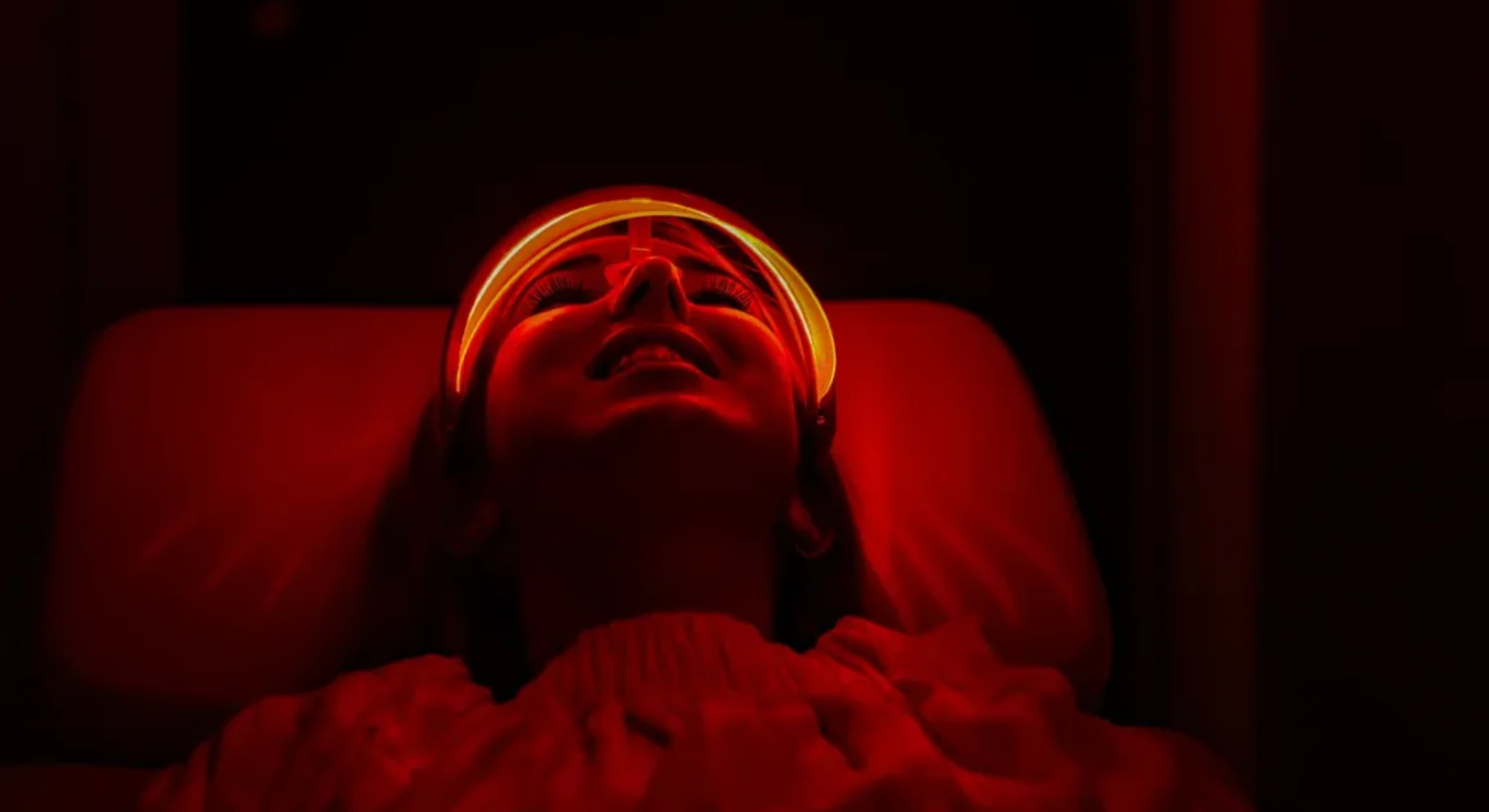 Red Light Therapy For Eye And Its Benefits